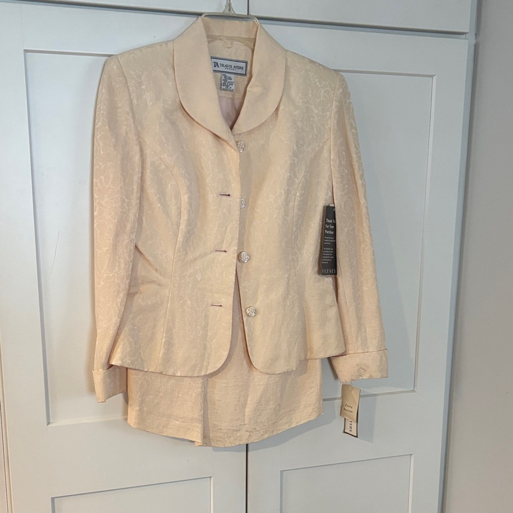 Travis Ayers light peach suit for Women-NWT